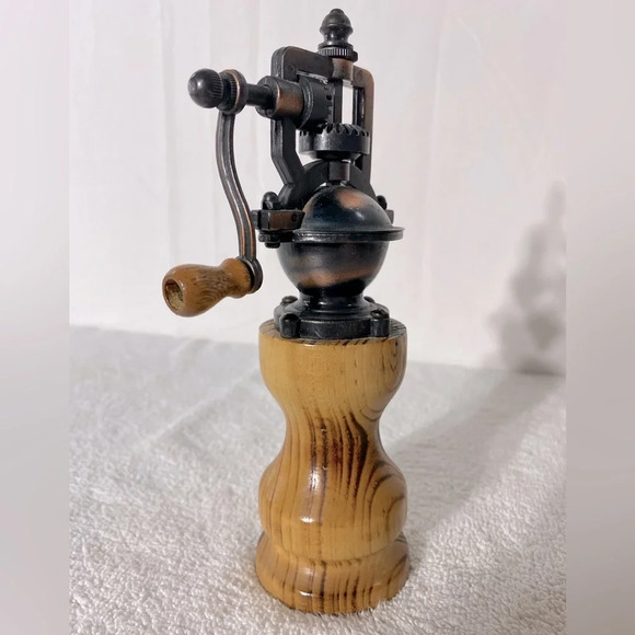 Handmade Antique Style Carved Wood Pepper Mill Pepper  Grinder - Picture 4 of 16
